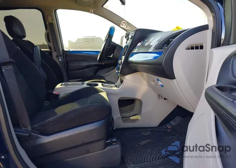 2015 Dodge Grand Caravan Sxt z USA, uszkodzony, nr VIN 2C4RDGCG0FR581821